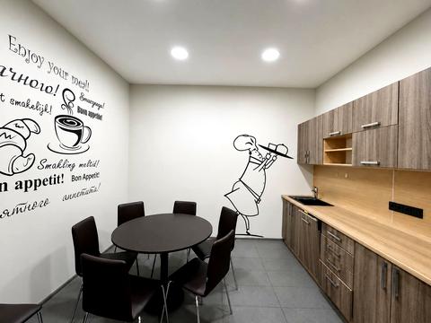 комерційна за адресою Кловський узвіз, 7a