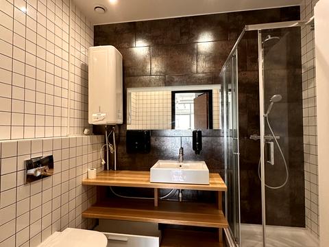 комерційна за адресою Кловський узвіз, 7a