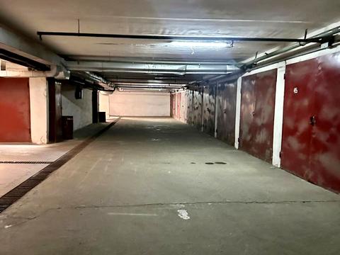 паркомісце за адресою Анни Ахматової вул., 15А