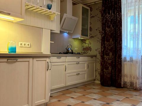 квартира за адресою Академіка Лебедєва вул., 1