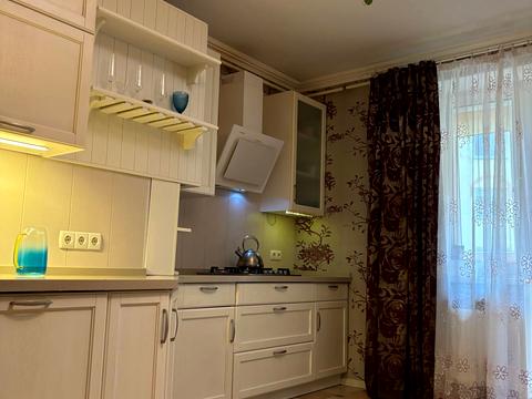квартира за адресою Академіка Лебедєва вул., 1