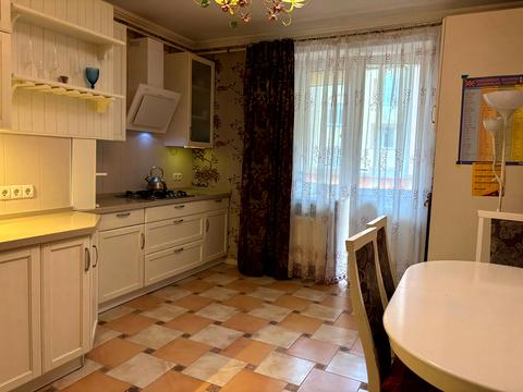 квартира за адресою Академіка Лебедєва вул., 1