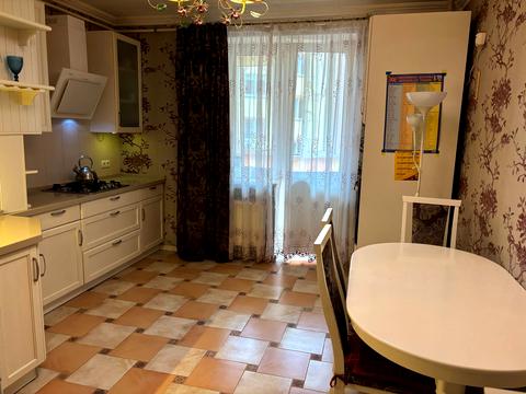 квартира за адресою Академіка Лебедєва вул., 1