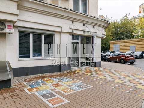 комерційна за адресою Київ, Дмитрівська вул., 82