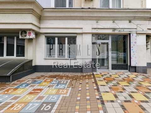 комерційна за адресою Київ, Дмитрівська вул., 82