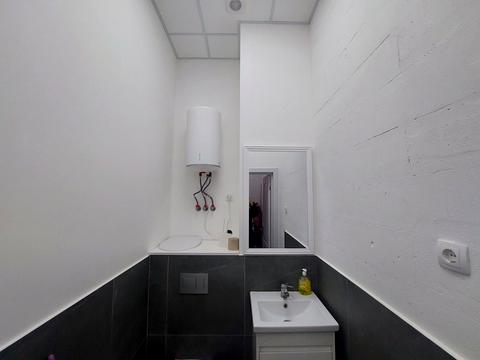 комерційна за адресою Салютна вул., 2к7