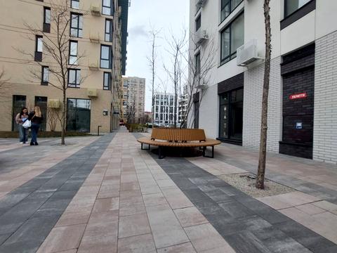 комерційна за адресою Салютна вул., 2к7