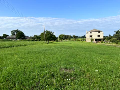 участок по адресу Лесі Українки