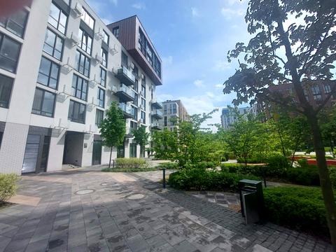 комерційна за адресою Салютна вул., 2к7