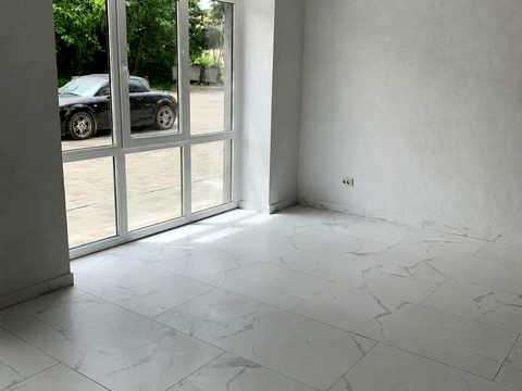 комерційна за адресою Берегова вул., 18