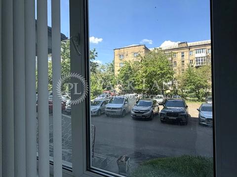 комерційна за адресою Київ, Возз'єднання, 7а