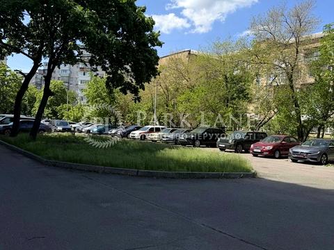 комерційна за адресою Київ, Возз'єднання, 7а