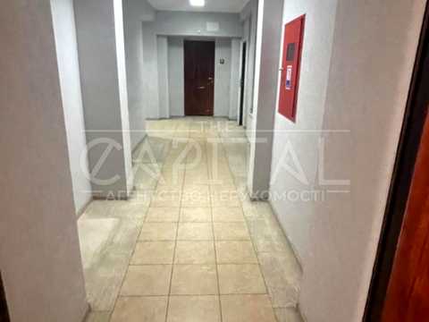комерційна за адресою Жилянська вул., 7-В