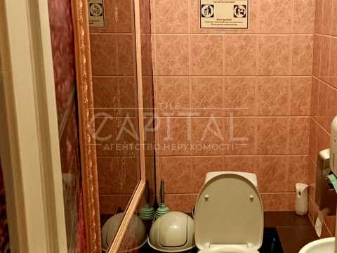 комерційна за адресою Жилянська вул., 5-В