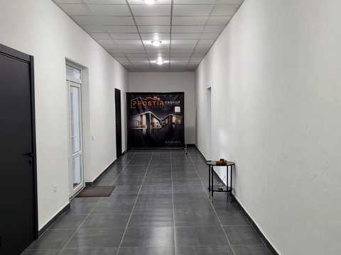 комерційна за адресою Максимовича вул., 15