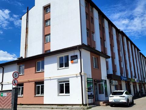 комерційна за адресою Максимовича вул., 15