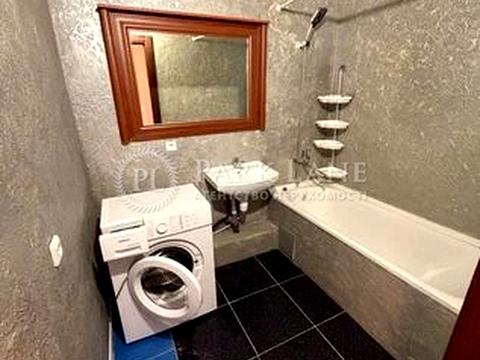 квартира за адресою Київ, Миколи Вінграновського вул., 2