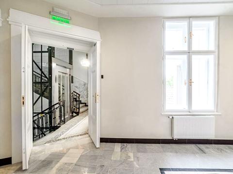 коммерческая по адресу Свободы просп. (Ленина), 21