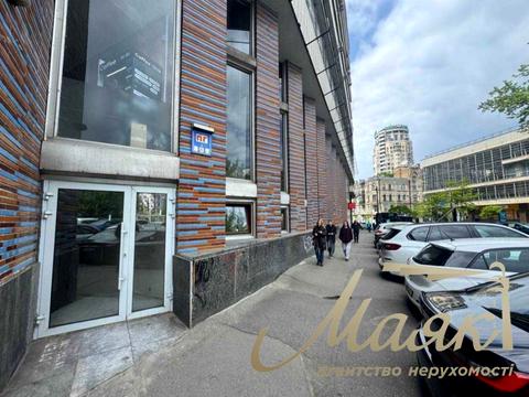 комерційна за адресою Львівська пл., 1