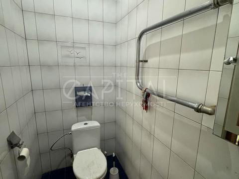 комерційна за адресою Інститутська вул., 18