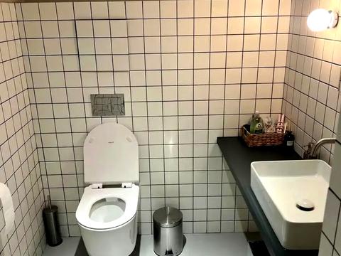комерційна за адресою Басейна вул., 1/2