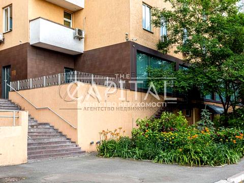 комерційна за адресою Саперно-Слобідська вул., 22