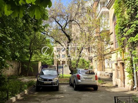 комерційна за адресою Круглоуніверситетська вул., 22