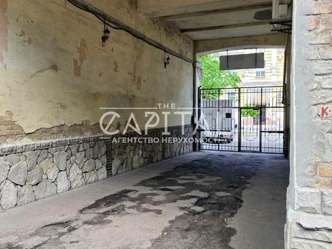 комерційна за адресою Круглоуніверситетська вул., 22