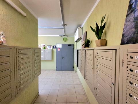 комерційна за адресою Наталії Ужвій вул., 12