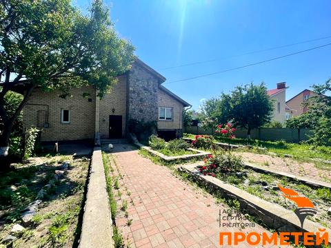 будинок за адресою Квітнева вул., 1