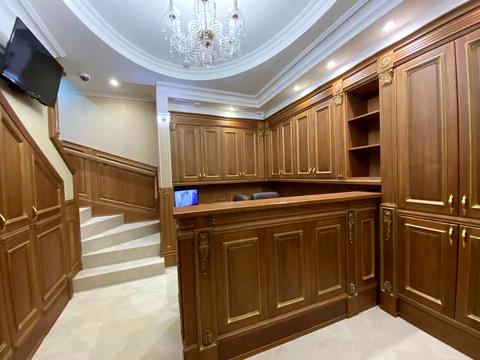 комерційна за адресою Трьохсвятительська вул., 11