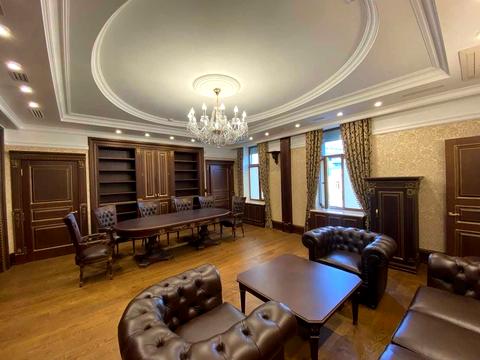 комерційна за адресою Трьохсвятительська вул., 11