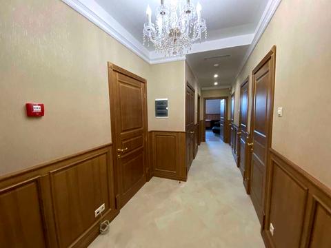 комерційна за адресою Трьохсвятительська вул., 11