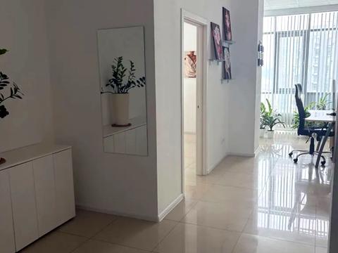 комерційна за адресою Трускавецька вул., 8