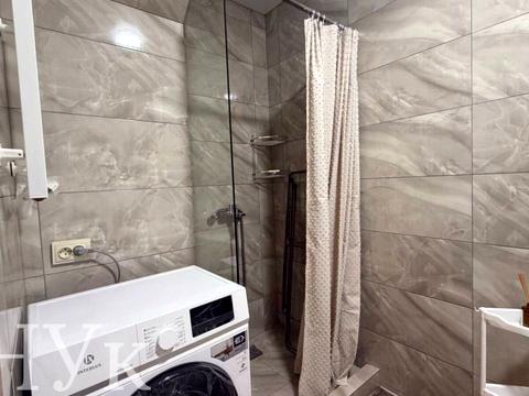 квартира по адресу Парижской Коммуны ул., 4