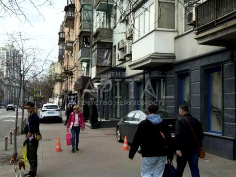 комерційна за адресою Саксаганського вул., 1