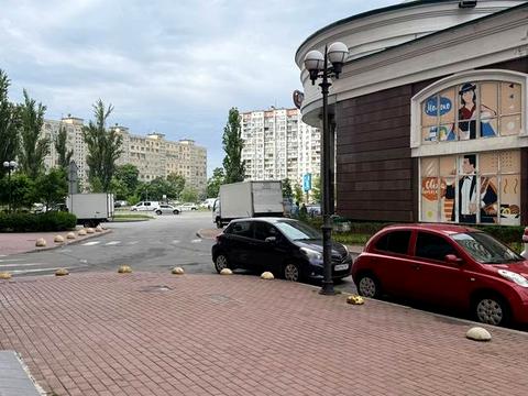 комерційна за адресою Володимира Івасюка просп. (Героїв Сталінграду), 8