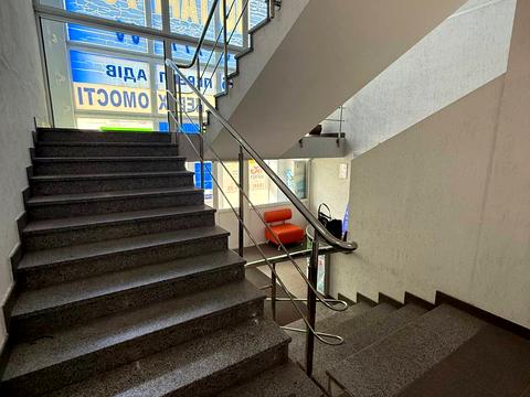 комерційна за адресою Володимира Івасюка просп. (Героїв Сталінграду), 8