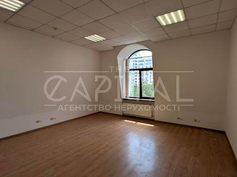 коммерческая по адресу Софиевская пл., 18
