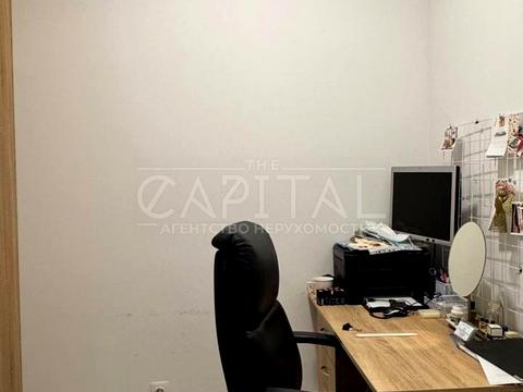 комерційна за адресою Дніпровська набережна вул., 14-Б