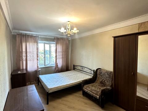 квартира за адресою Ореста Левицького вул. (Академіка Курчатова), 8-Б