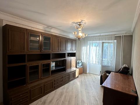 квартира за адресою Ореста Левицького вул. (Академіка Курчатова), 8-Б