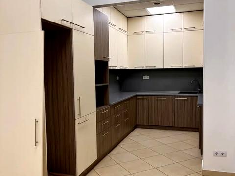 комерційна за адресою Жилянська вул., 110