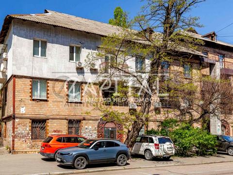 комерційна за адресою Оболонська вул., 21
