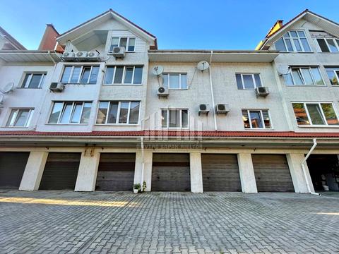 паркомісце за адресою Паркова вул., 3