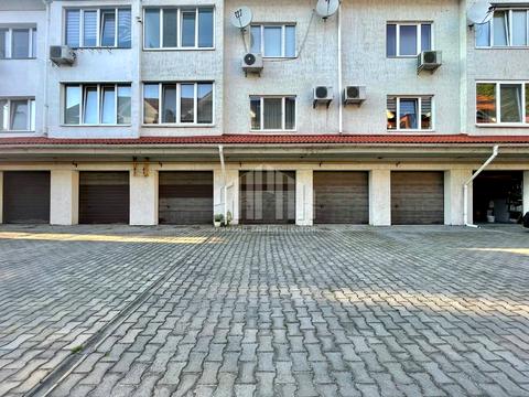 паркомісце за адресою Паркова вул., 3