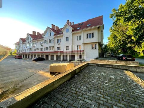 паркомісце за адресою Паркова вул., 3
