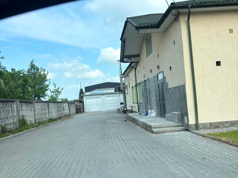 комерційна за адресою Трускавецька вул., 71