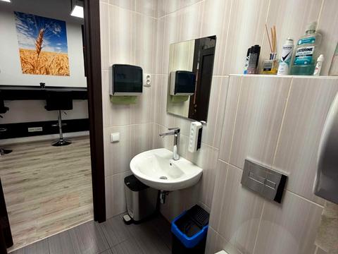 комерційна за адресою Костянтинівська вул., 75