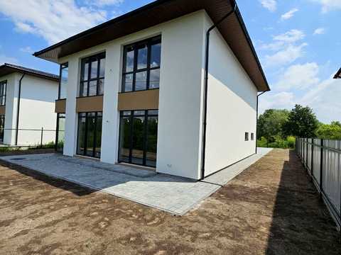 будинок за адресою Приозерна